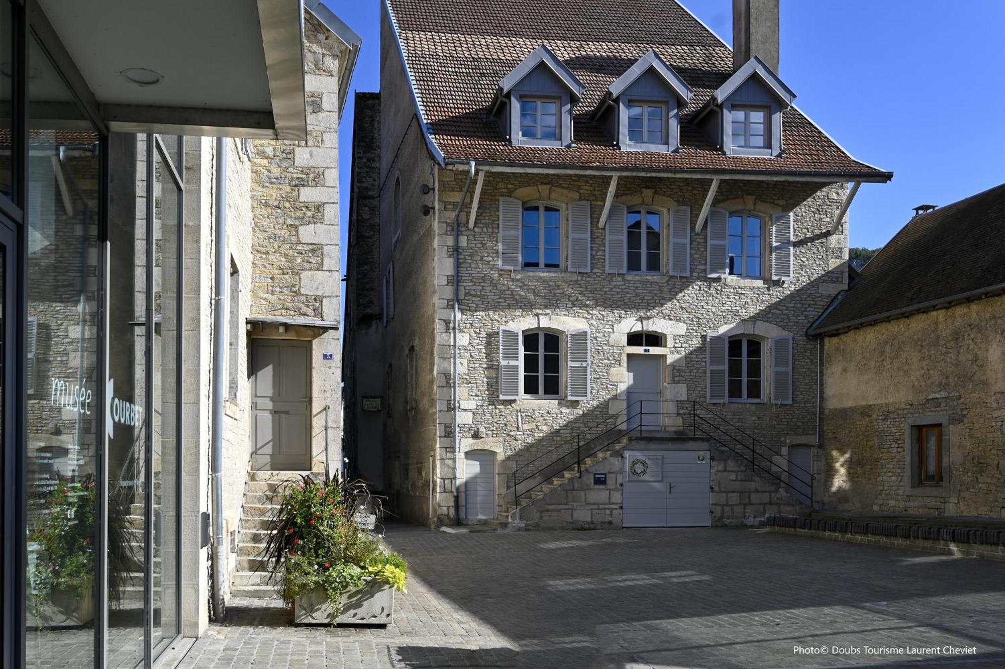 Chambre Petrole Aux Muses Hotel Ornans Exterior photo